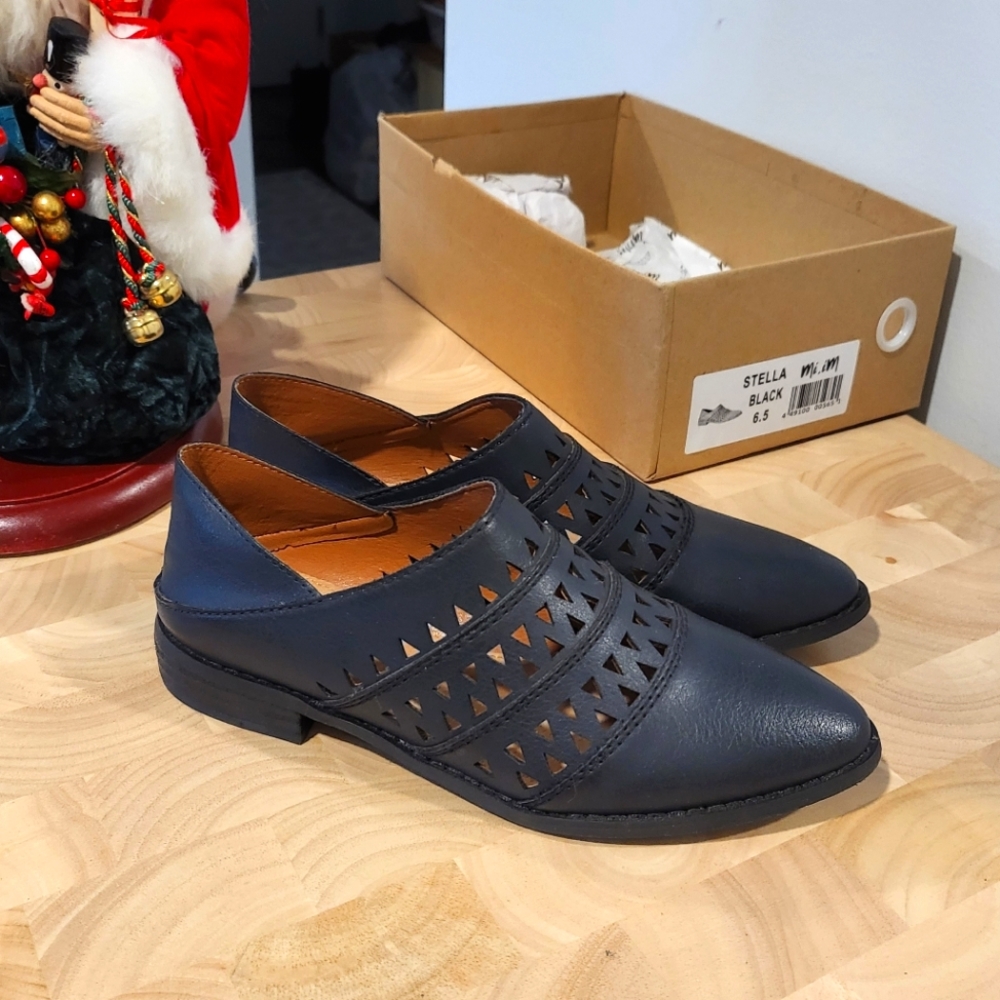 Mi Mi Black Flats